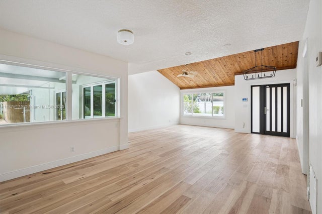 4 of 40 - 6700 Nw 28th Ter, Fort Lauderdale, FL