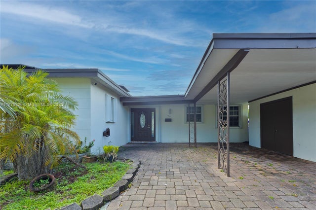 5 of 29 - 740 N 73rd Ter, Hollywood, FL