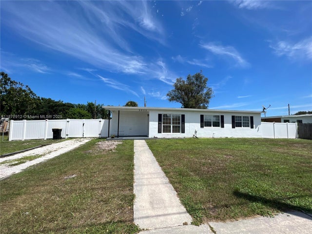 1 of 41 - 1011 Ne Bianca, Palm Bay, FL