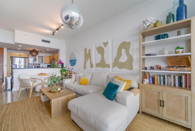 4 of 23 - 725 Ne 22nd St 8d, Miami, FL