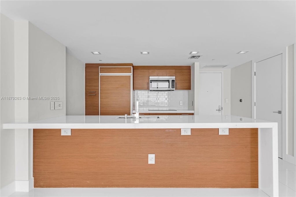 50 Biscayne Blvd 3601, Miami