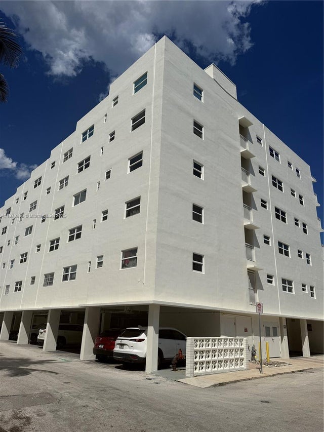1 of 35 - 901 S Surf Rd 306, Hollywood, FL