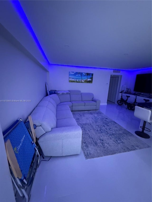 5 of 35 - 901 S Surf Rd 306, Hollywood, FL