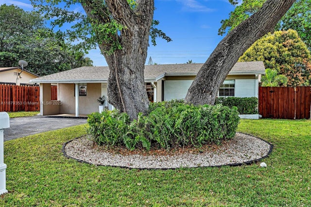 1 of 76 - 4633 Sw 28th Ave, Dania Beach, FL
