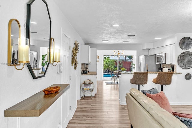 4 of 76 - 4633 Sw 28th Ave, Dania Beach, FL