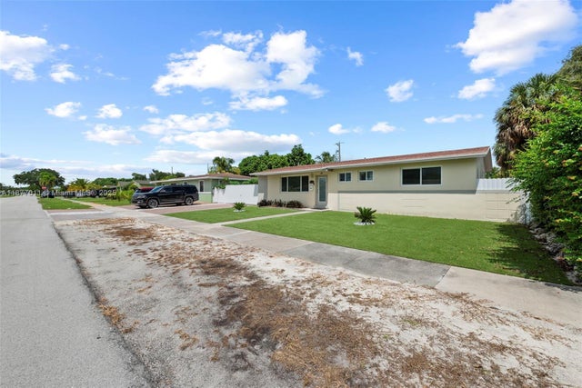 2 of 34 - 2345 Nw 182nd Ter, Miami Gardens, FL