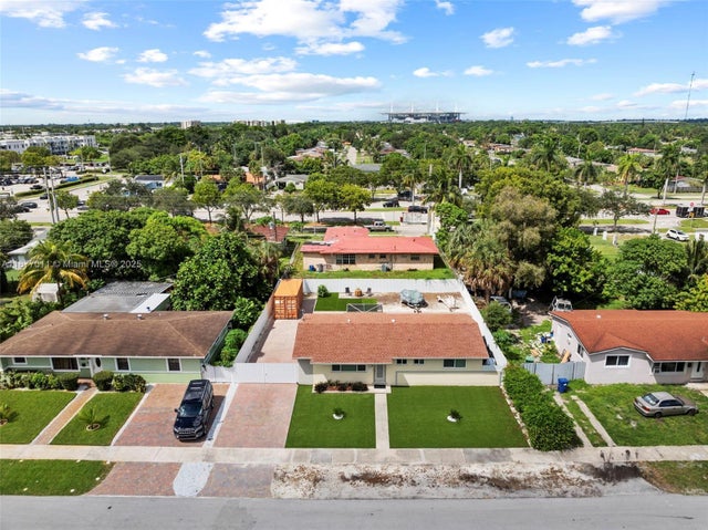 4 of 34 - 2345 Nw 182nd Ter, Miami Gardens, FL