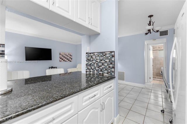4 of 26 - 350 Collins Ave 103, Miami Beach, FL