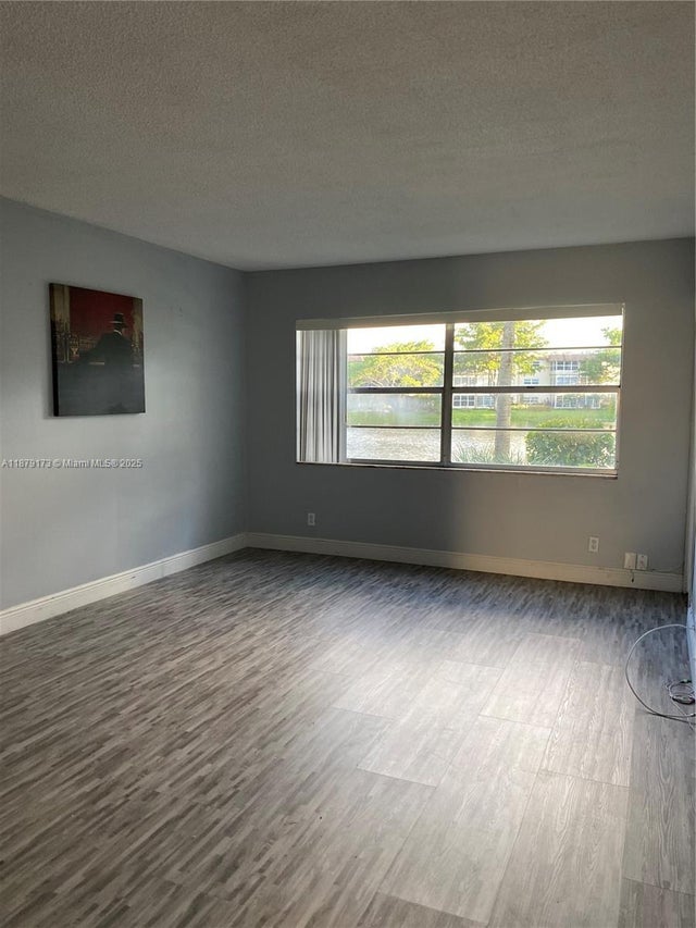 3 of 19 - 5102 Nw 36th St 406, Lauderdale Lakes, FL