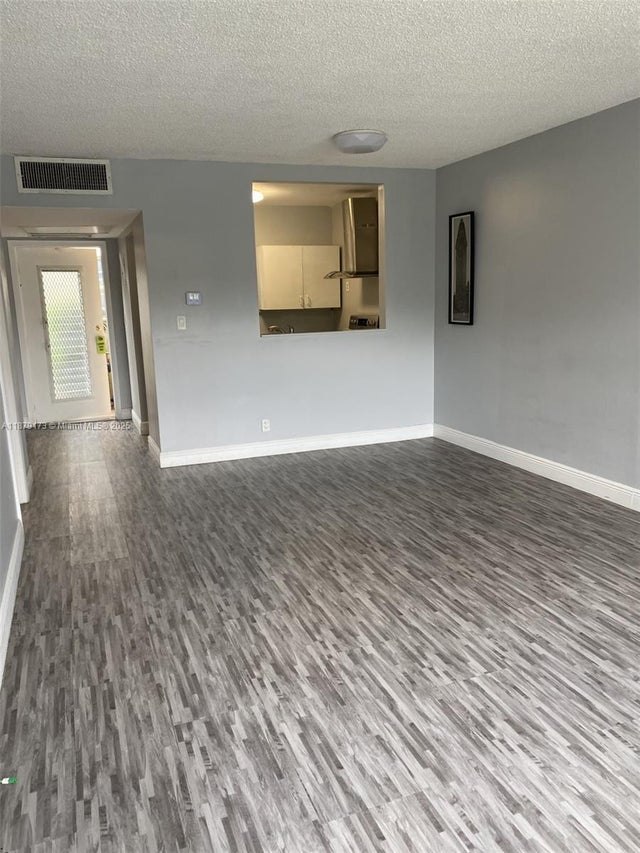4 of 19 - 5102 Nw 36th St 406, Lauderdale Lakes, FL