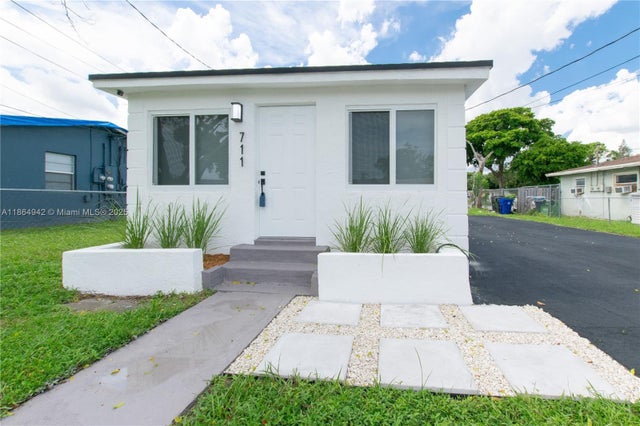 1 of 18 - 711 Nw 15th Way, Fort Lauderdale, FL