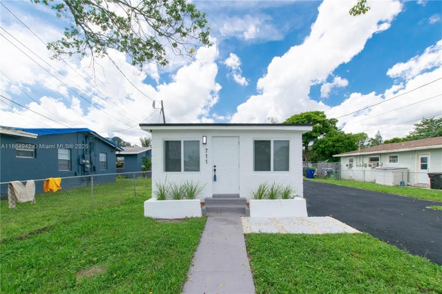 2 of 18 - 711 Nw 15th Way, Fort Lauderdale, FL