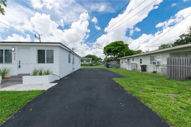 4 of 18 - 711 Nw 15th Way, Fort Lauderdale, FL
