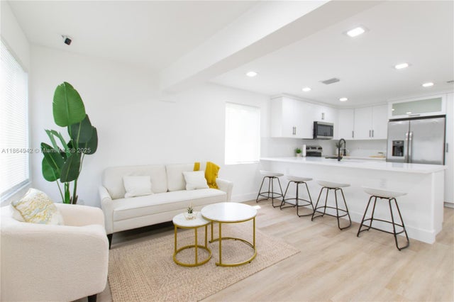 5 of 18 - 711 Nw 15th Way, Fort Lauderdale, FL