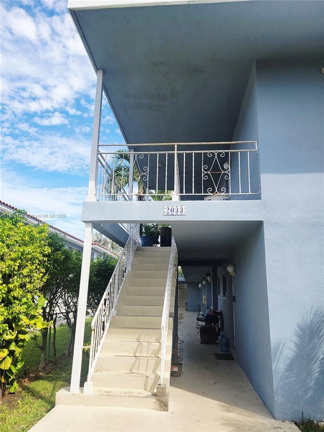 1 of 1 - 2033 Calais Dr 2, Miami Beach, FL