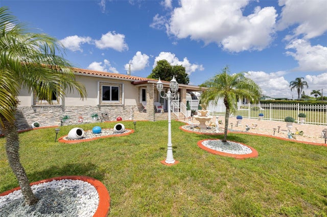 2 of 39 - 14560 Fillmore St, Miami, FL