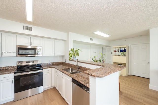 5 of 39 - 1155 Brickell Bay Dr 609, Miami, FL