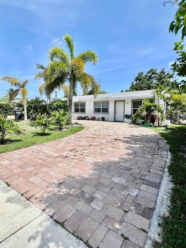 1 of 32 - 6120 Sw 15th Ct, North Lauderdale, FL