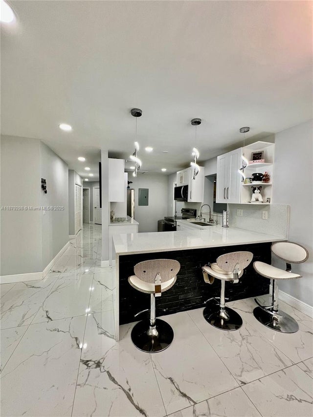 3 of 32 - 6120 Sw 15th Ct, North Lauderdale, FL