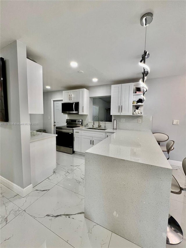 5 of 32 - 6120 Sw 15th Ct, North Lauderdale, FL