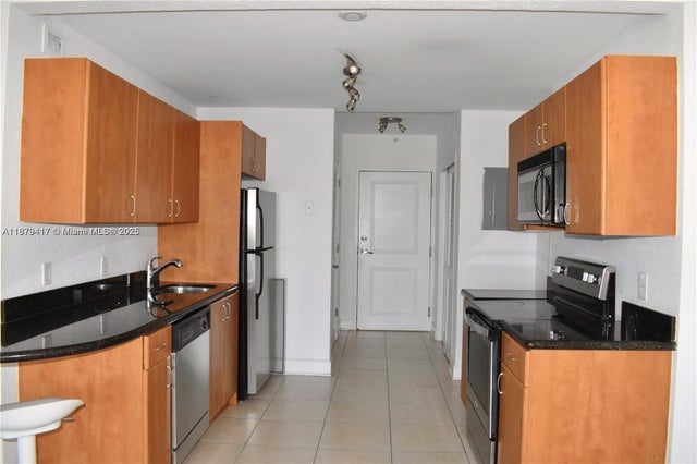 4 of 18 - 401 N 69th St 1003, Miami Beach, FL