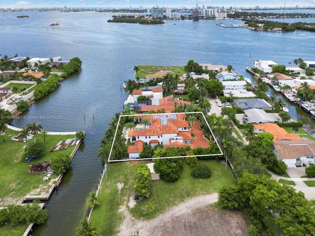 2 of 40 - 1201 Ne 83rd St, Miami, FL