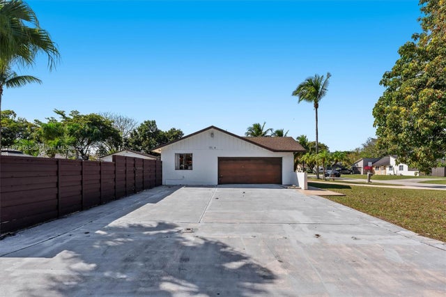 3 of 35 - 12900 Sw 189th St, Miami, FL
