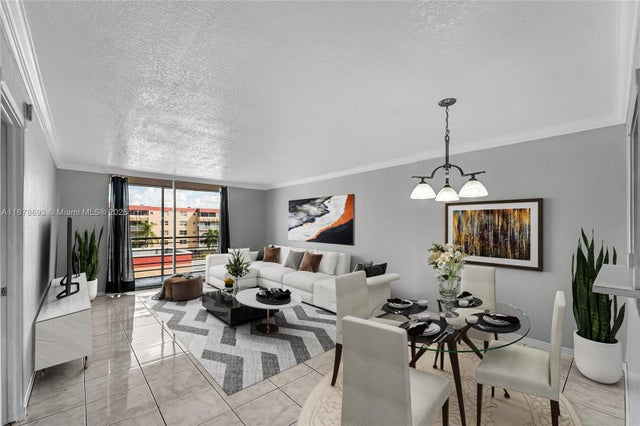 410 Nw 68th Ave 403, Plantation