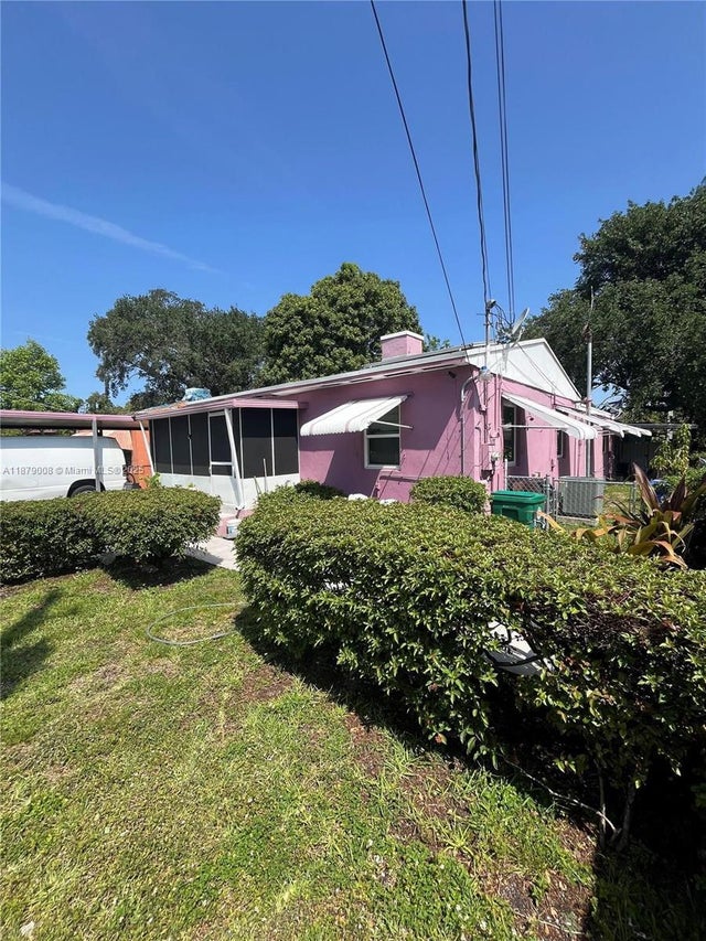 1 of 5 - 1733 Nw 40th St, Miami, FL