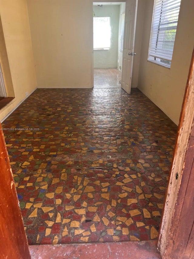 5 of 21 - 470 Ne 130th St, North Miami, FL