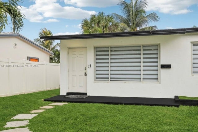 4 of 39 - 11 Ne 26th St, Wilton Manors, FL