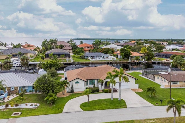 1 of 83 - 105 Sinclair St Se, Port Charlotte, FL