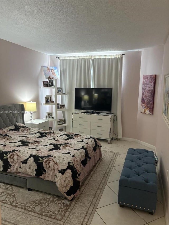 3 of 5 - 1965 S Ocean Dr 7d, Hallandale Beach, FL