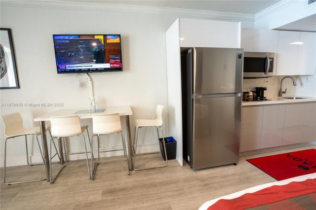 5 of 11 - 19201 Collins Ave 425, Sunny Isles Beach, FL
