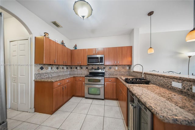 4 of 28 - 13951 Sw 152nd Ter, Miami, FL