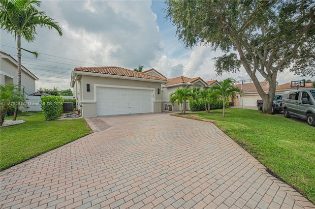 3 of 52 - 3234 Sw 53rd Ct, Hollywood, FL