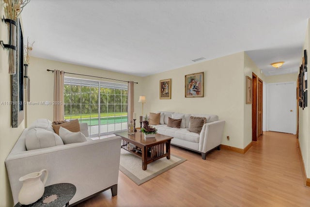 4 of 25 - 1711 Sw 92nd Pl, Miami, FL