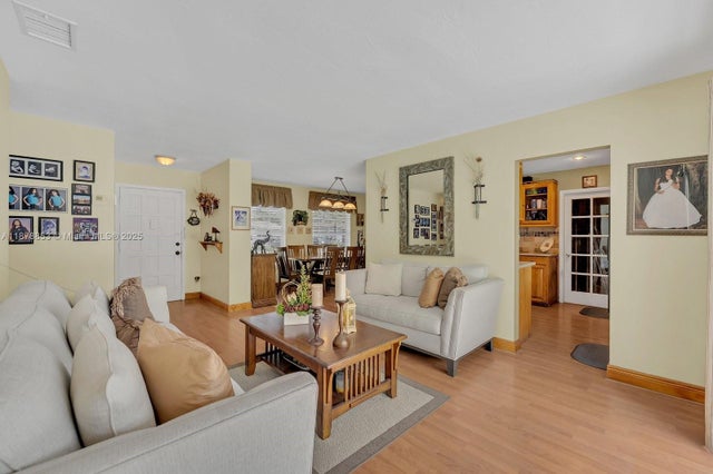 5 of 25 - 1711 Sw 92nd Pl, Miami, FL