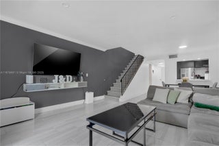 Photo of Listing #A11879691