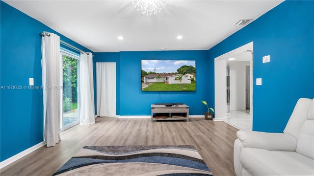 7031 Sw 27th Ct, Miramar