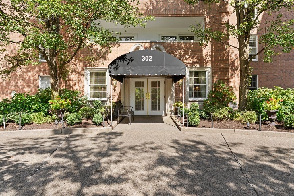 302 Fox Chapel Road 309, O'Hara