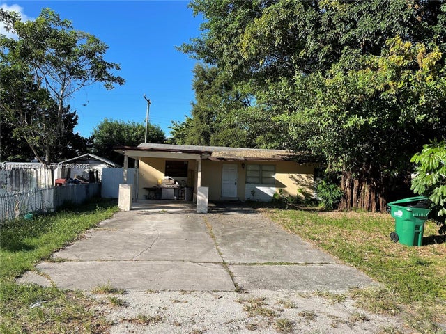 1 of 8 - 2755 Ne 207th St, Aventura, FL