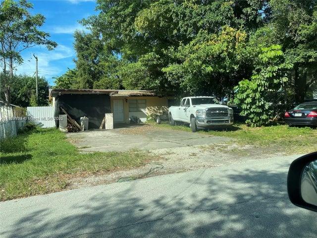 2 of 8 - 2755 Ne 207th St, Aventura, FL