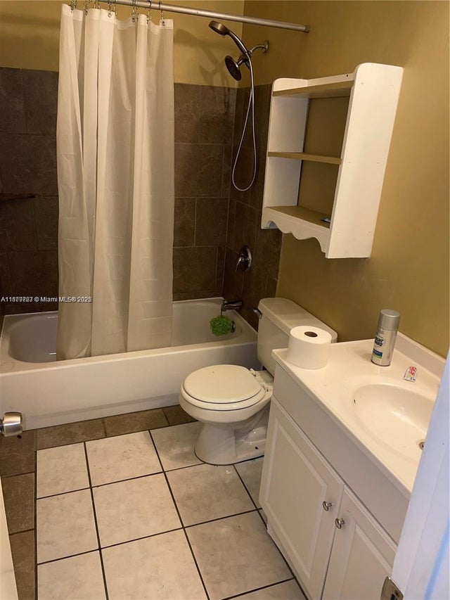 4 of 8 - 2755 Ne 207th St, Aventura, FL