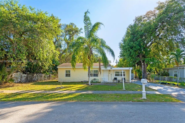 2 of 24 - 114 Marion Rd, West Park, FL