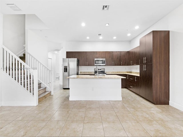 4 of 28 - 1732 Nw 124th Pl, Pembroke Pines, FL