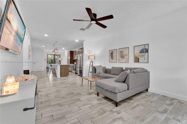 3 of 24 - 3374 Nw 5th St, Pompano Beach, FL