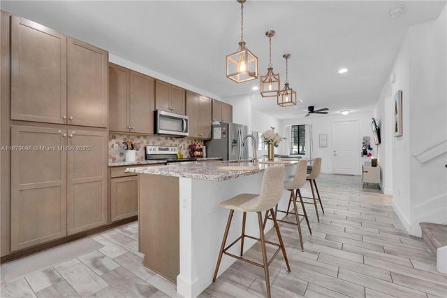 5 of 24 - 3374 Nw 5th St, Pompano Beach, FL