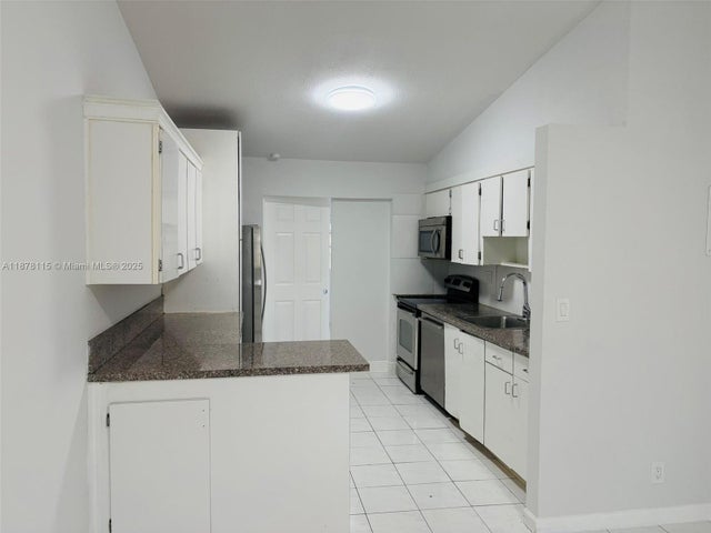 4 of 22 - 4316 Nw 6th Ave, Deerfield Beach, FL