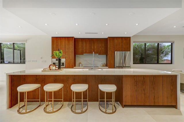 4 of 20 - 2980 Coconut Ave, Miami, FL